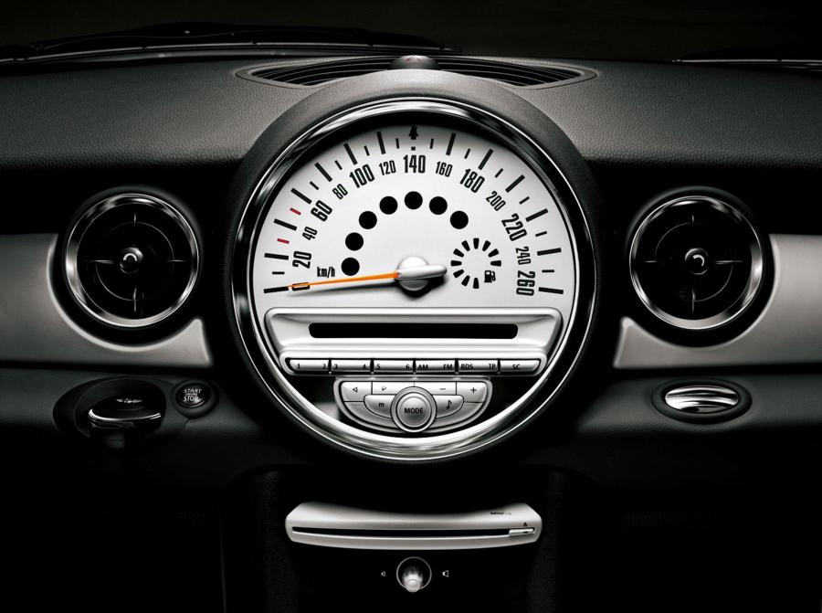  Mini Cooper Saville Row 2010 года  (фото 2 из 7)